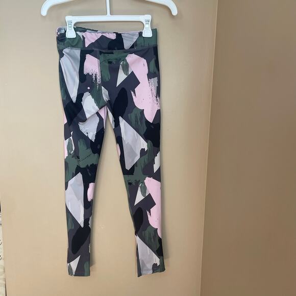 Puma Girls Camo Print Hooded Top & Leggings Set Size Medium (8-10) Pink/Gray - Picture 7 of 16